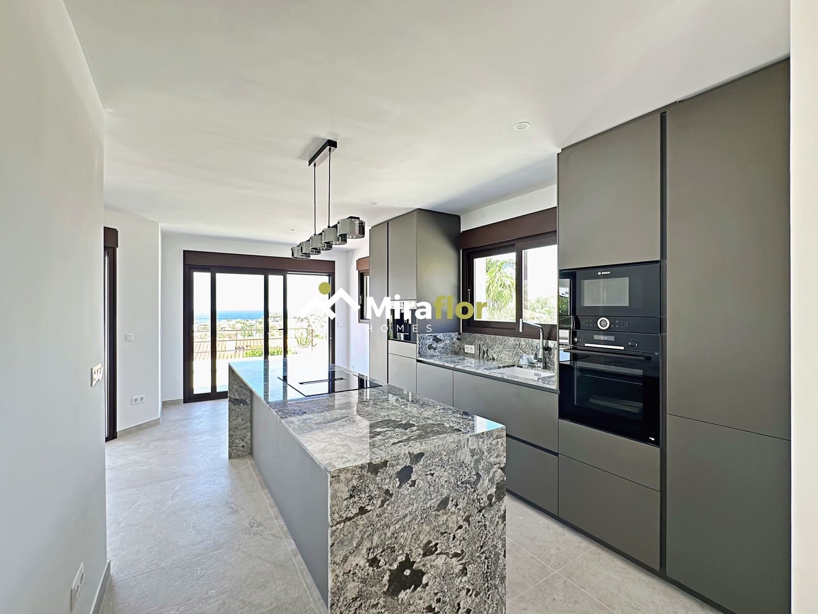 4 bedroom Villa for sale in Denia with pool - € 999,000 (Ref: 8385603)