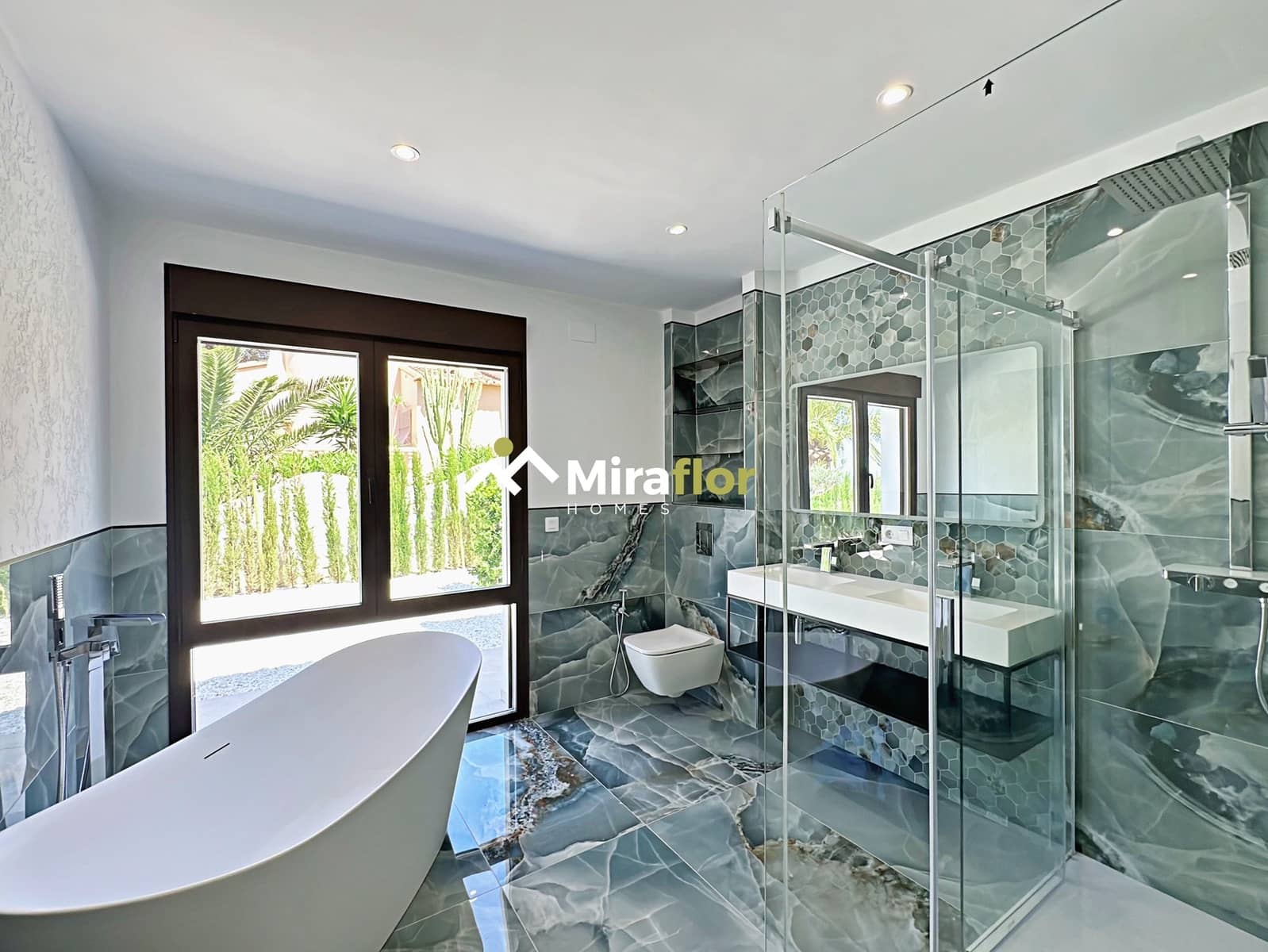 4 bedroom Villa for sale in Denia with pool - € 999,000 (Ref: 8385603)