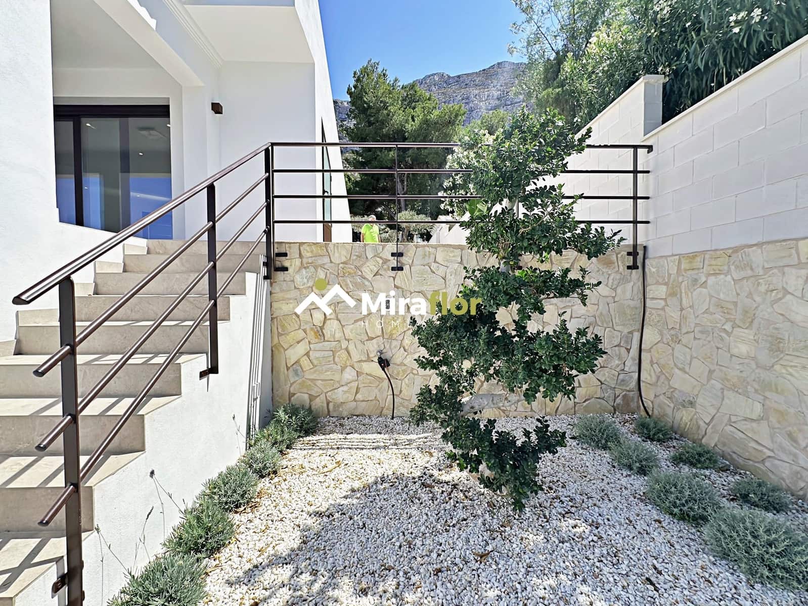 4 bedroom Villa for sale in Denia with pool - € 999,000 (Ref: 8385603)