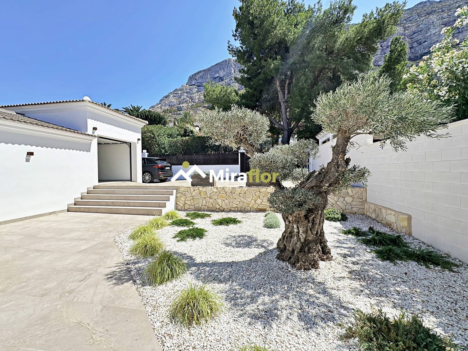 4 bedroom Villa for sale in Denia with pool - € 999,000 (Ref: 8385603)