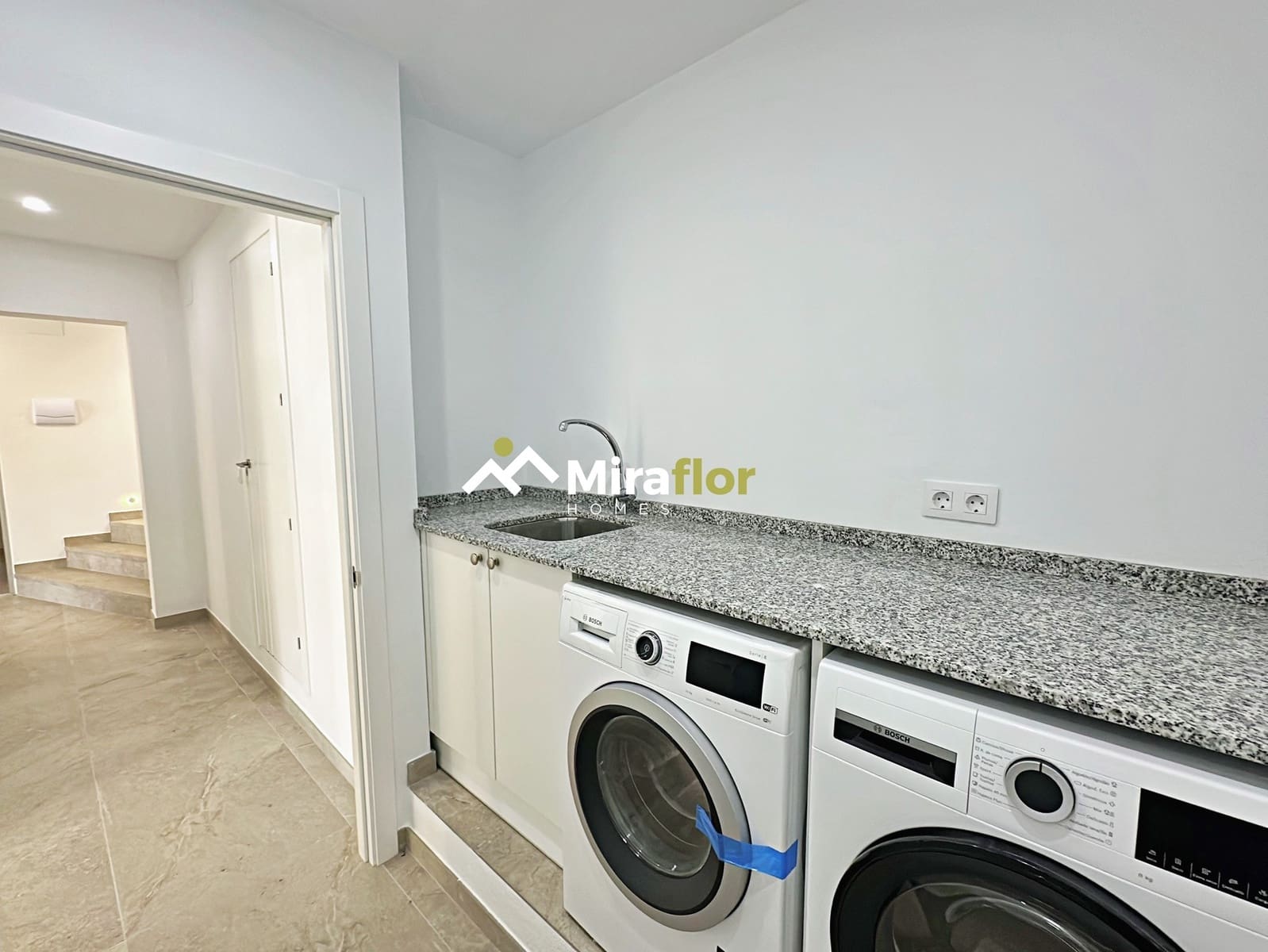 4 bedroom Villa for sale in Denia with pool - € 999,000 (Ref: 8385603)