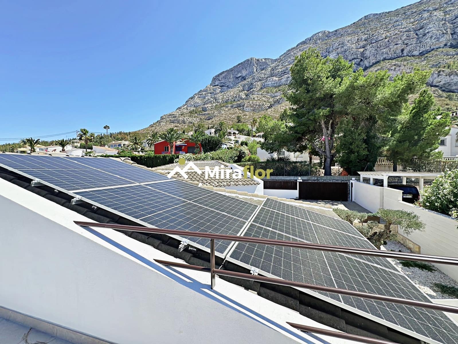 4 bedroom Villa for sale in Denia with pool - € 999,000 (Ref: 8385603)