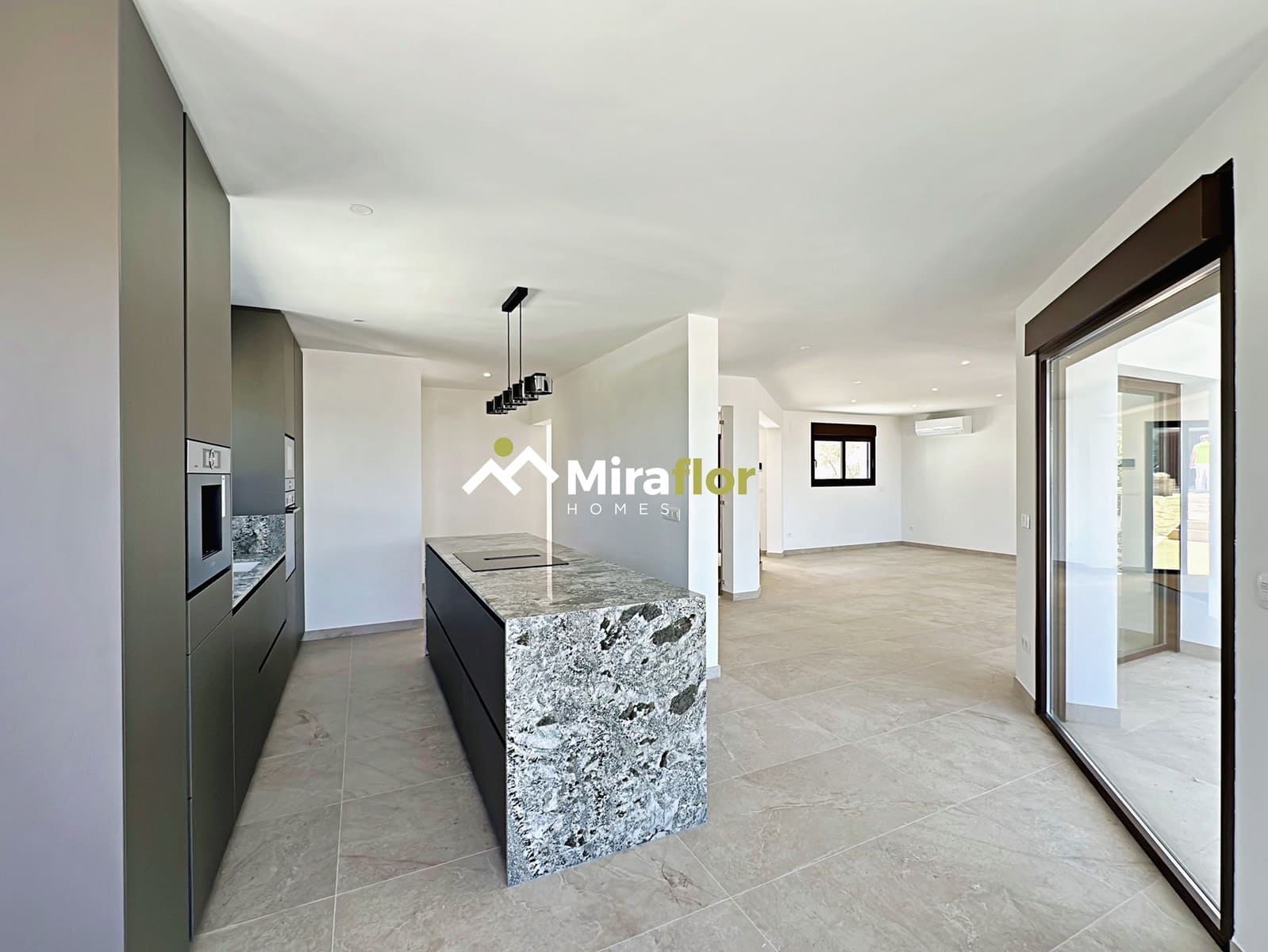 4 sovrum Villa till salu i Denia med pool - 999 000 € (Ref: 8385603)