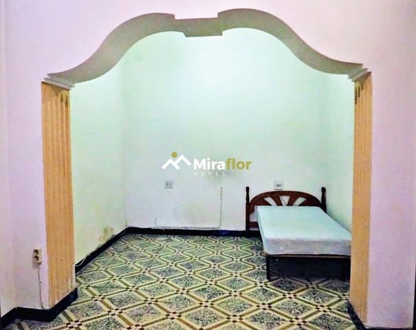 9 bedroom Townhouse for sale in Pedreguer - € 320,000 (Ref: 8576414)