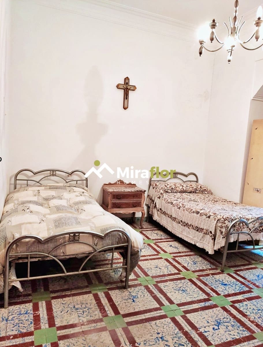 9 bedroom Townhouse for sale in Pedreguer - € 320,000 (Ref: 8576414)