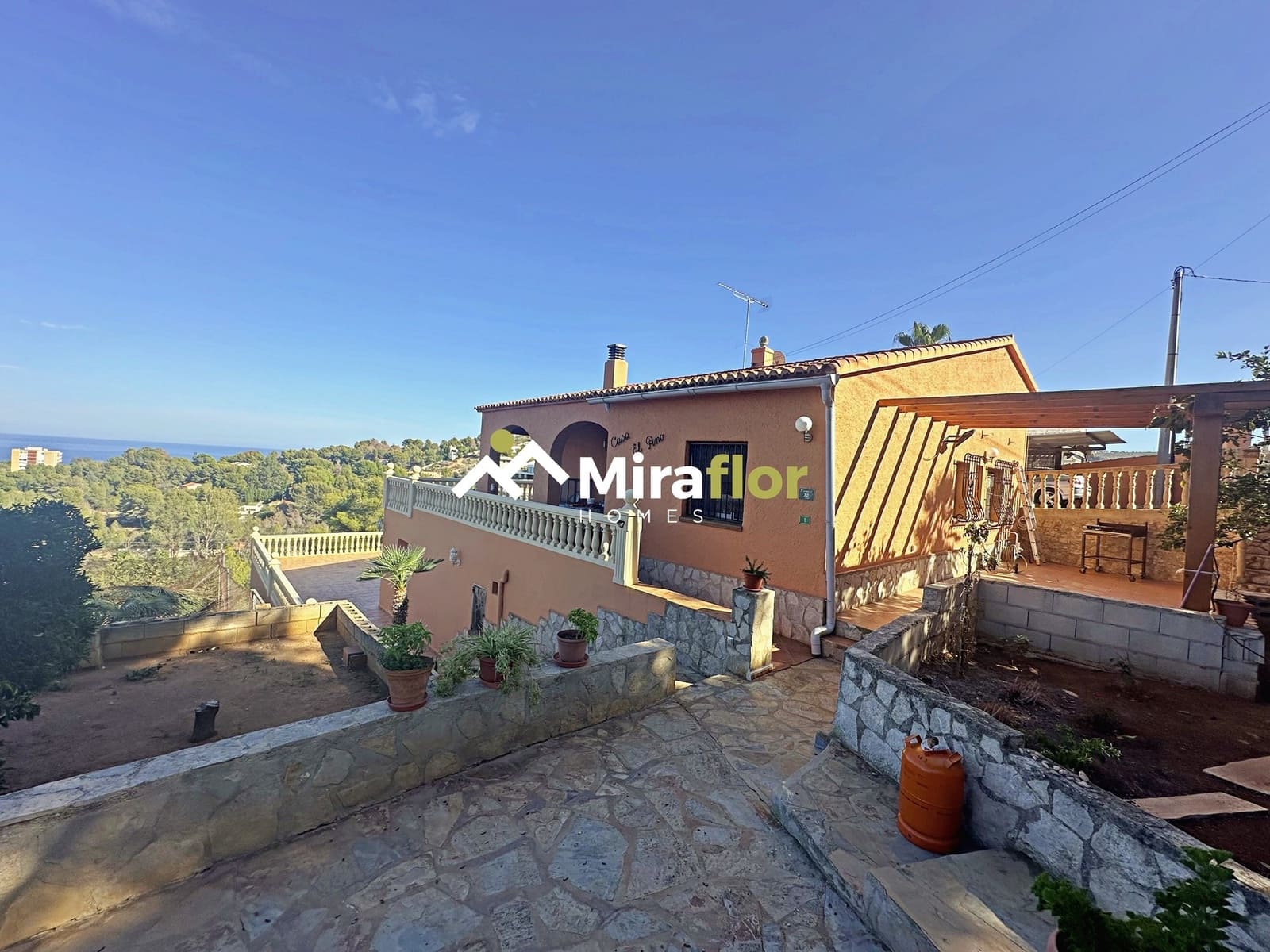 Chalet de 4 habitaciones en Dénia en venta con piscina - 775.000 € (Ref: 8590989)