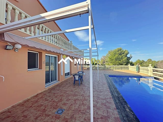 Chalet de 4 habitaciones en Dénia en venta con piscina - 775.000 € (Ref: 8590989)