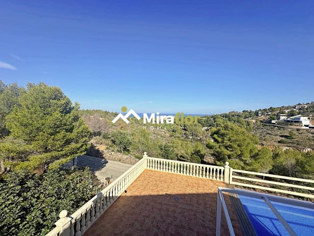 Chalet de 4 habitaciones en Dénia en venta con piscina - 775.000 € (Ref: 8590989)