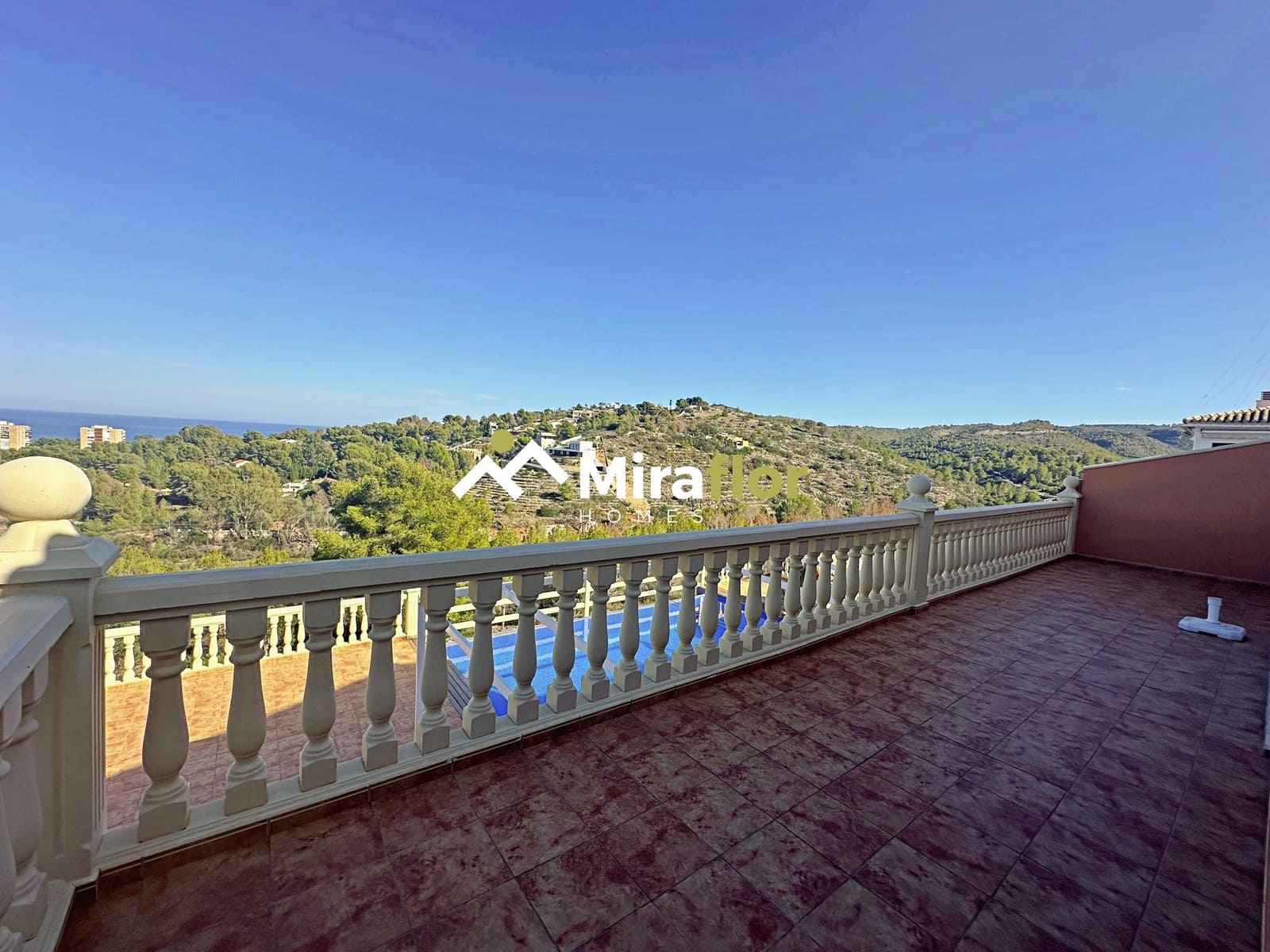 Chalet de 4 habitaciones en Dénia en venta con piscina - 775.000 € (Ref: 8590989)