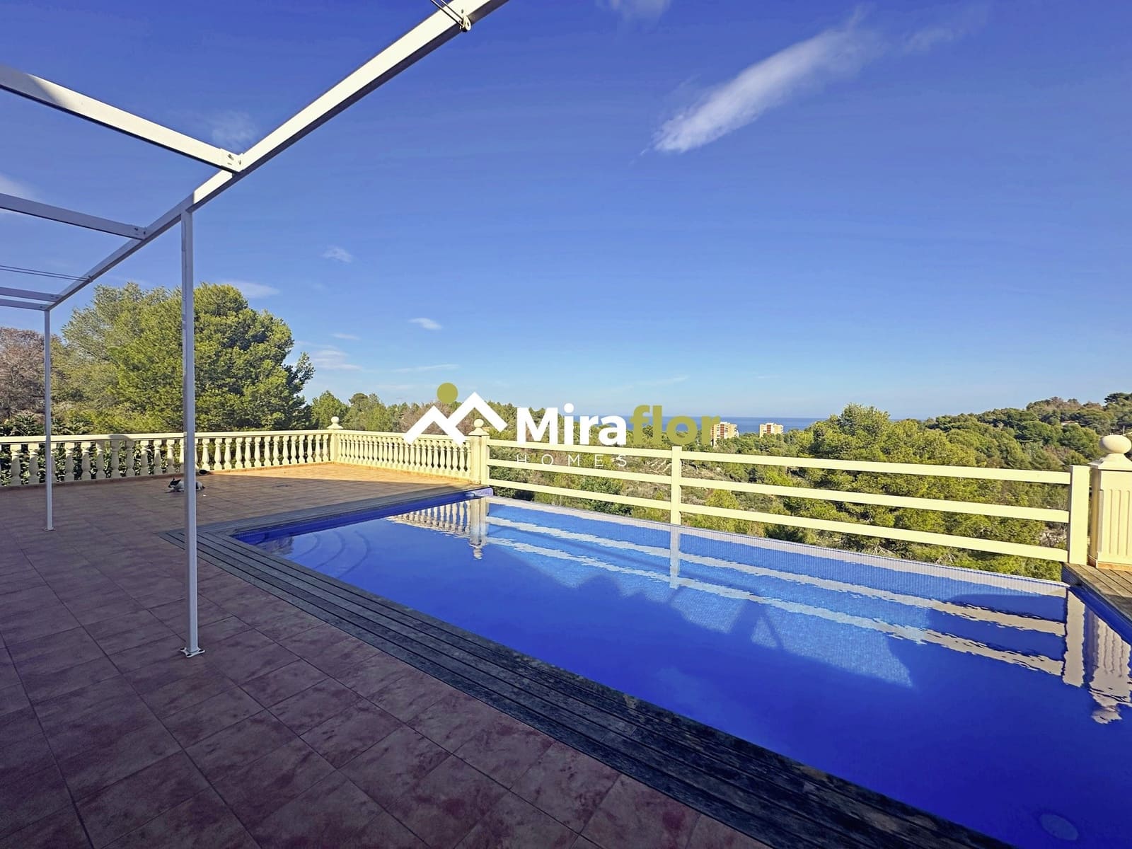 Chalet de 4 habitaciones en Dénia en venta con piscina - 775.000 € (Ref: 8590989)