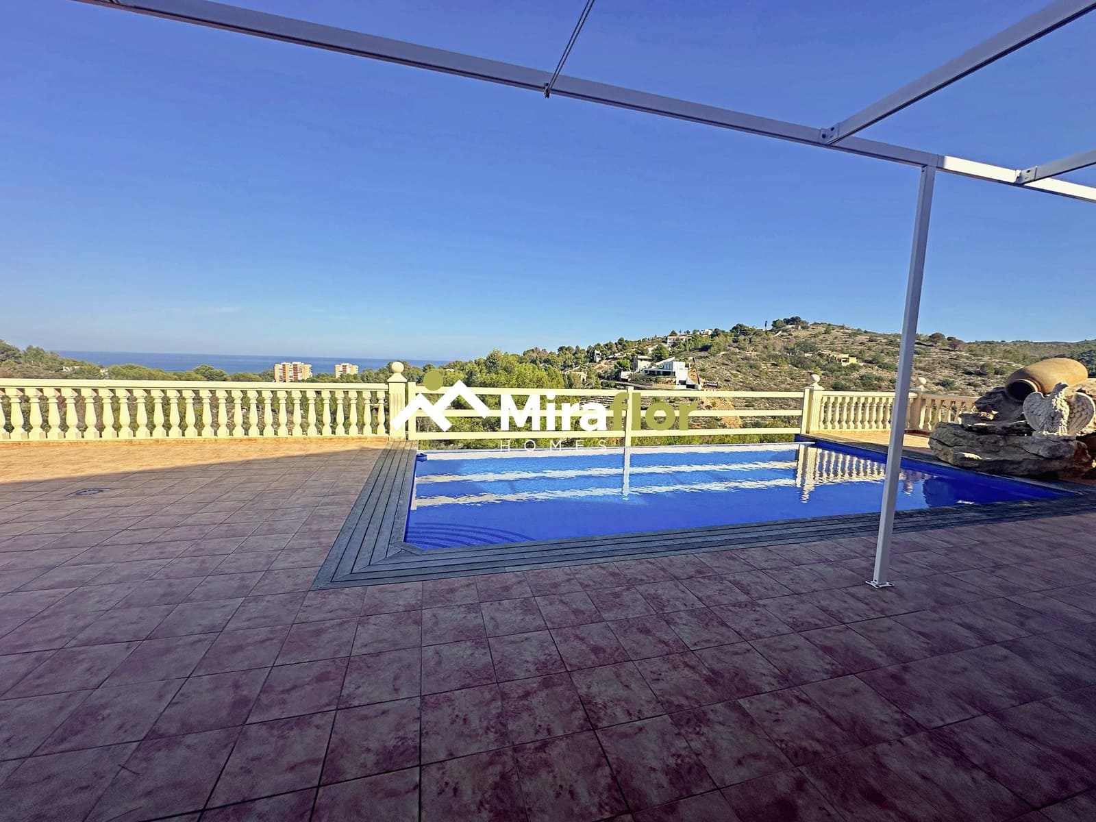 Chalet de 4 habitaciones en Dénia en venta con piscina - 775.000 € (Ref: 8590989)