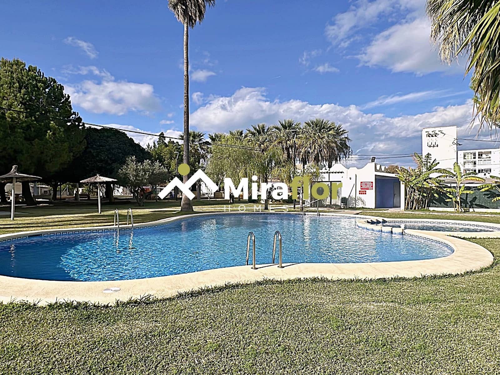 3 bedroom Apartment for sale in Denia with pool - € 189,000 (Ref: 8792415)