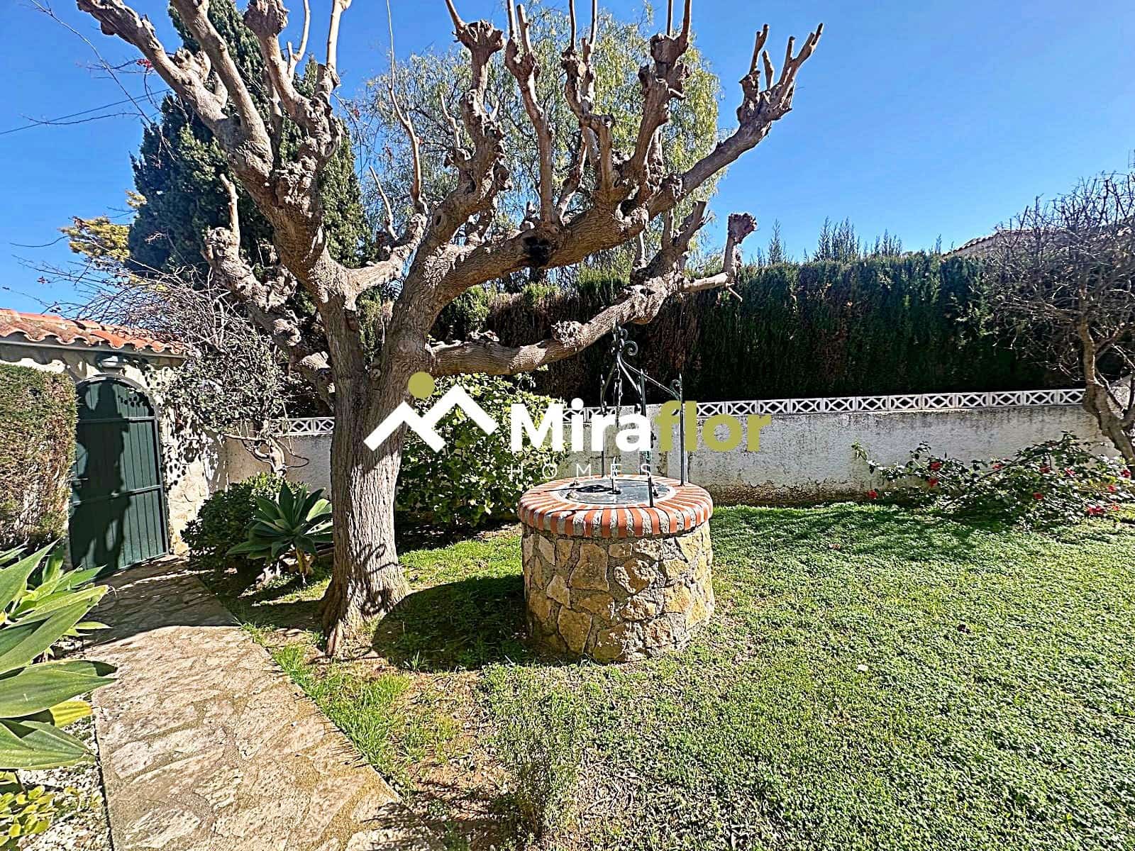 5 bedroom Villa for sale in Denia with pool - € 598,000 (Ref: 8817485)