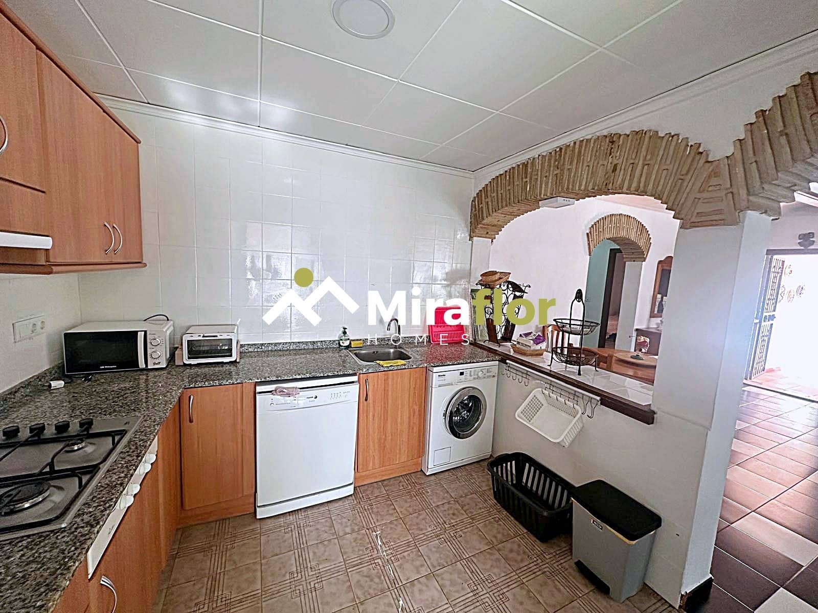 5 bedroom Villa for sale in Denia with pool - € 598,000 (Ref: 8817485)