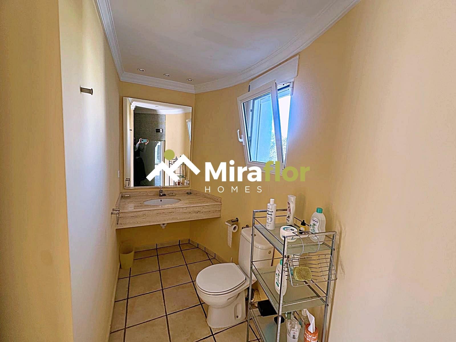 5 bedroom Villa for sale in Denia with pool - € 598,000 (Ref: 8817485)