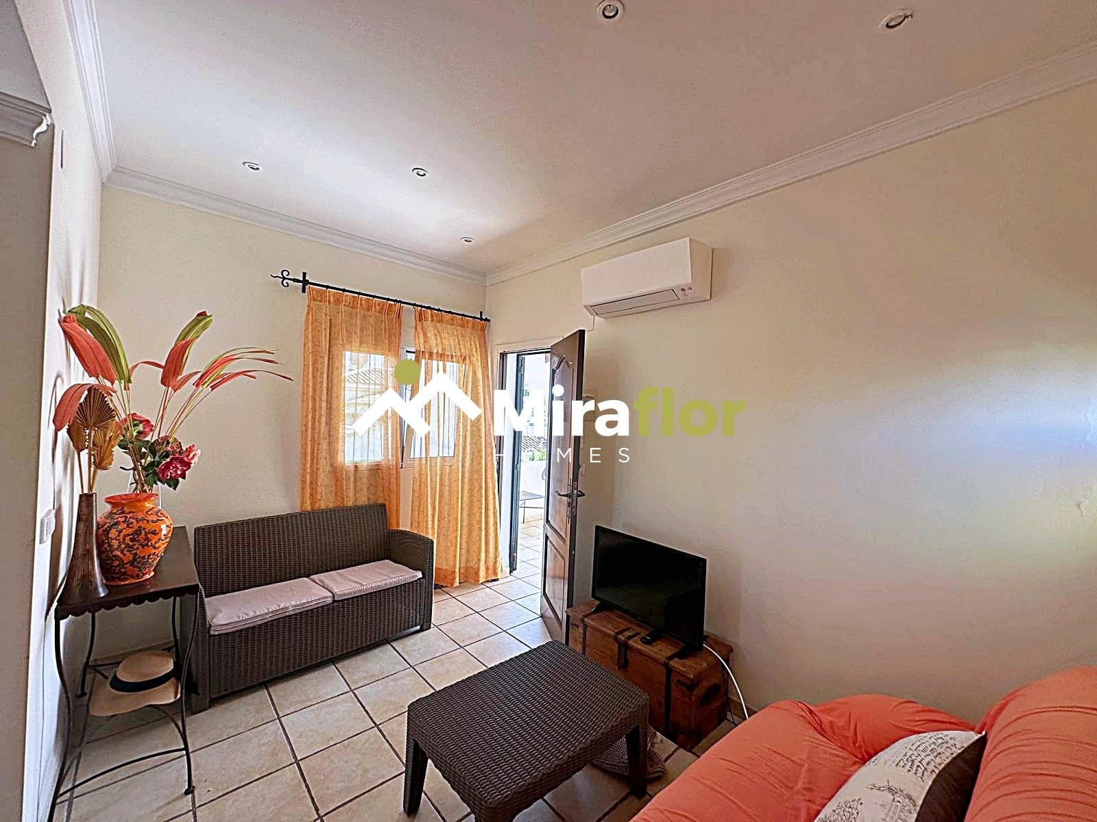 5 bedroom Villa for sale in Denia with pool - € 598,000 (Ref: 8817485)