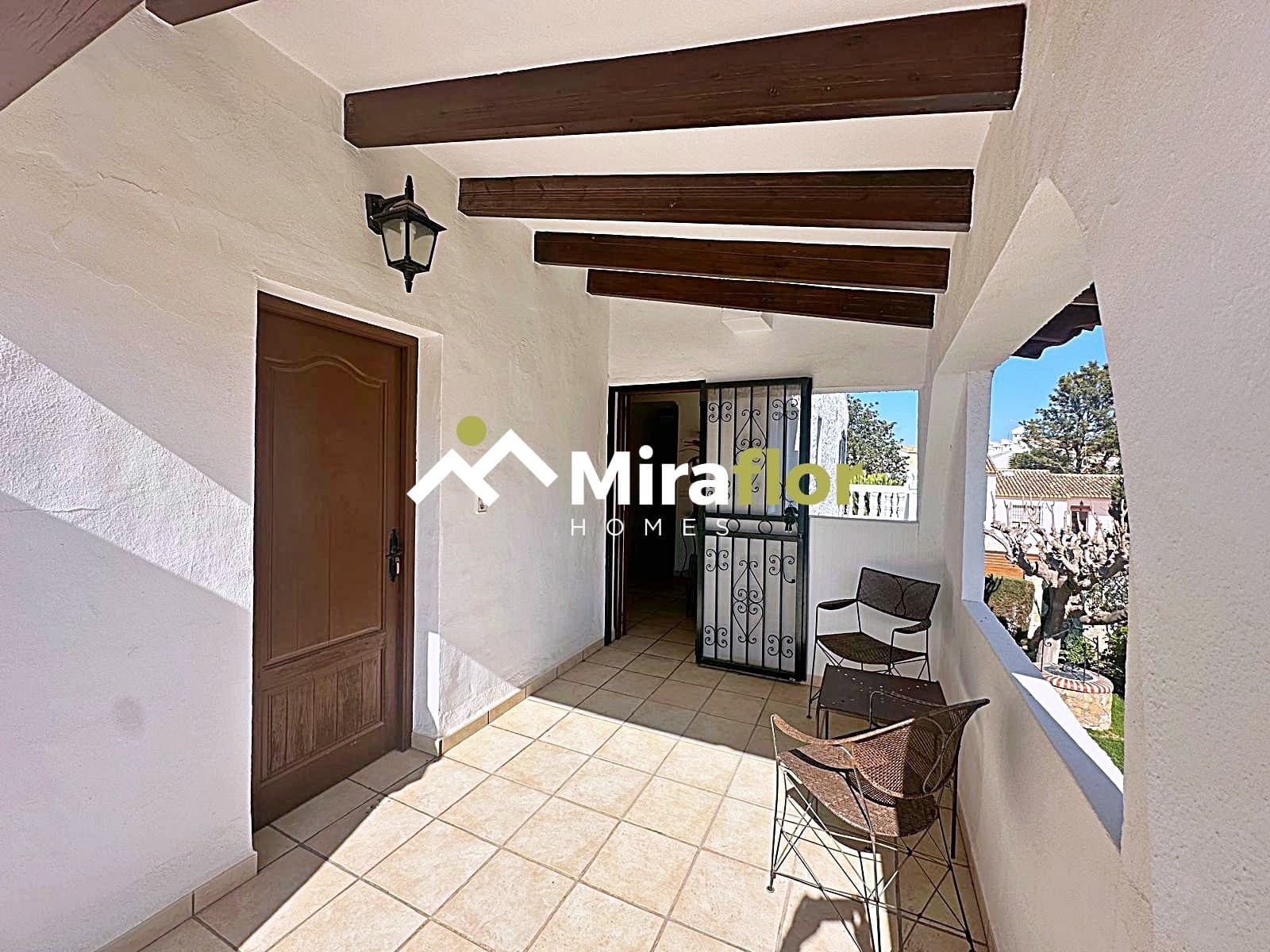 5 bedroom Villa for sale in Denia with pool - € 598,000 (Ref: 8817485)