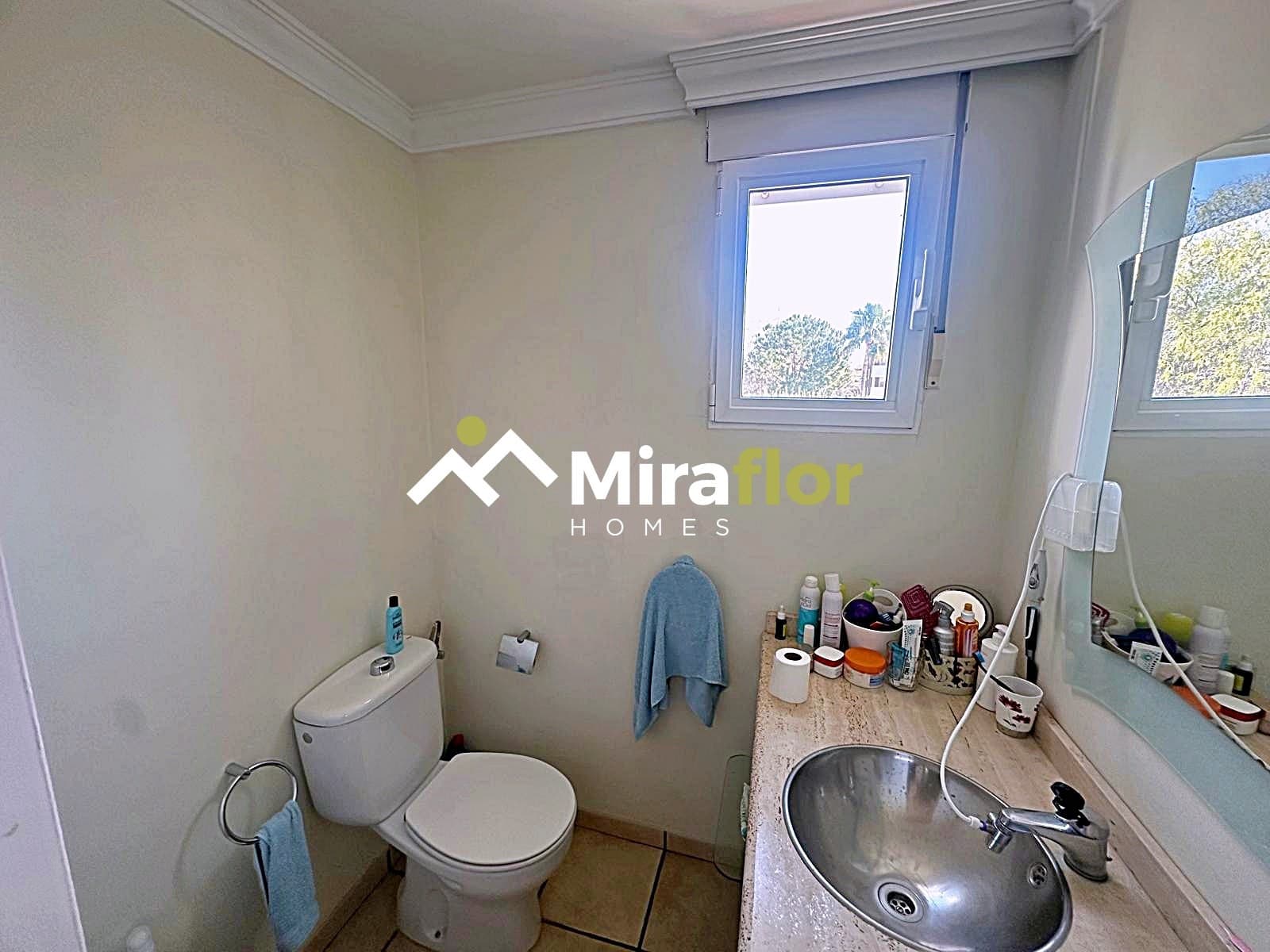 5 bedroom Villa for sale in Denia with pool - € 598,000 (Ref: 8817485)