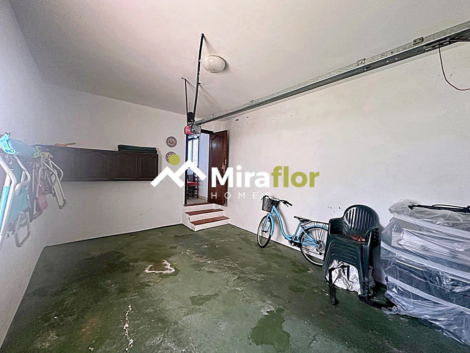 5 bedroom Villa for sale in Denia with pool - € 598,000 (Ref: 8817485)