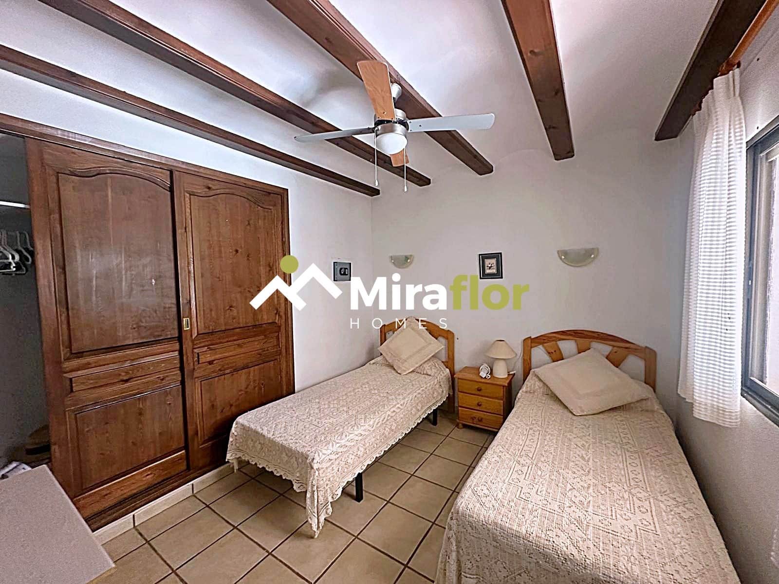 5 bedroom Villa for sale in Denia with pool - € 598,000 (Ref: 8817485)