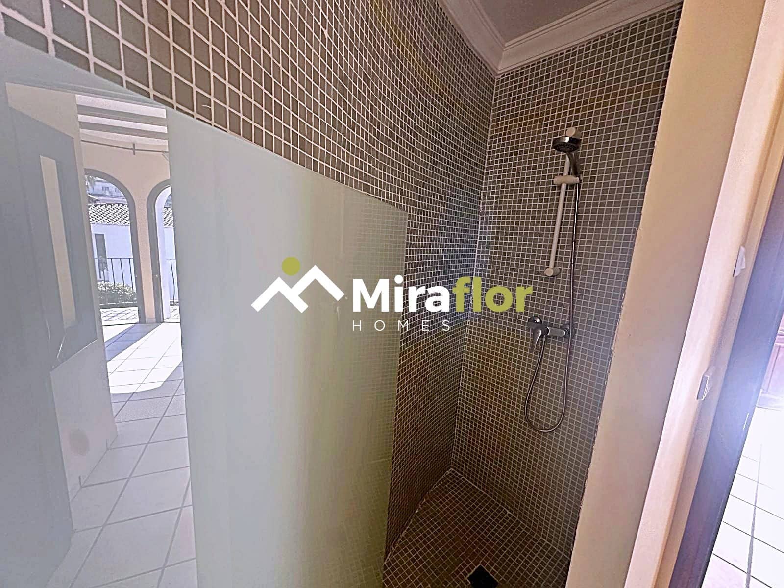 5 bedroom Villa for sale in Denia with pool - € 598,000 (Ref: 8817485)