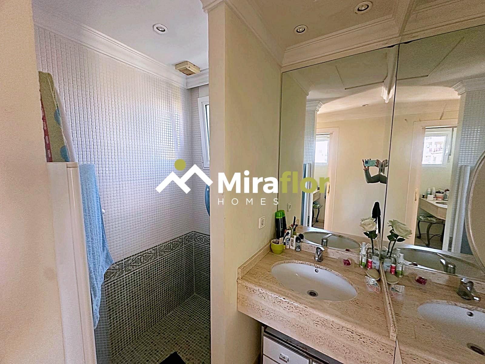 5 bedroom Villa for sale in Denia with pool - € 598,000 (Ref: 8817485)