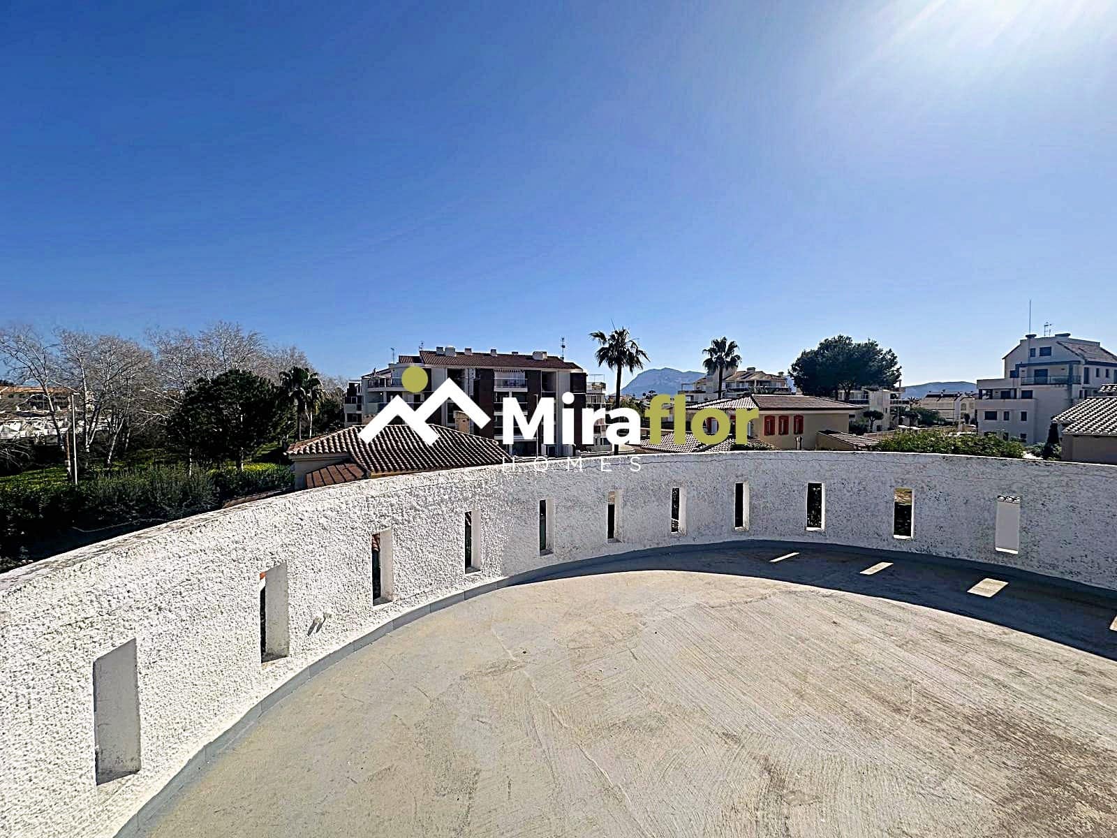 5 bedroom Villa for sale in Denia with pool - € 598,000 (Ref: 8817485)