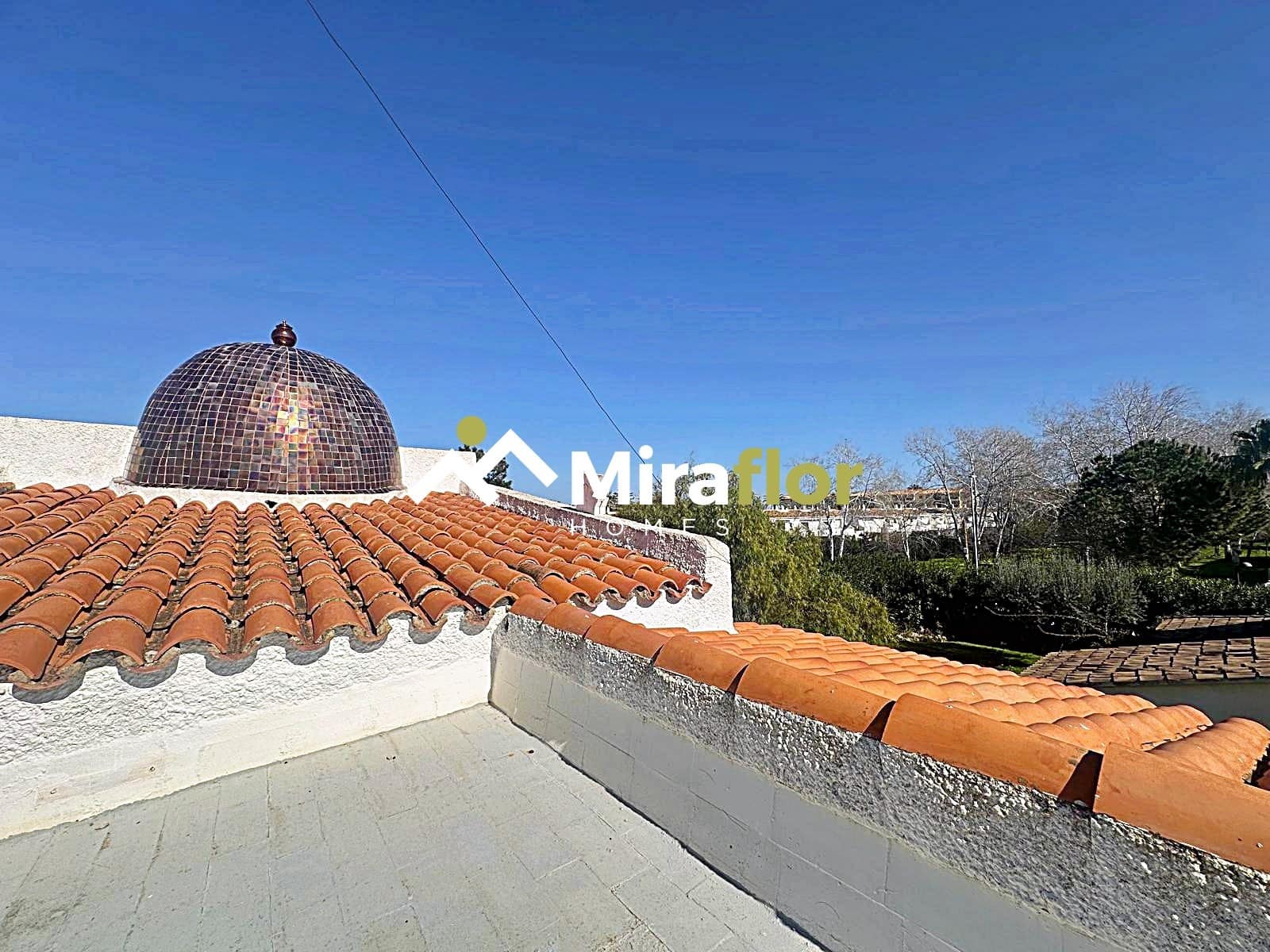 5 bedroom Villa for sale in Denia with pool - € 598,000 (Ref: 8817485)