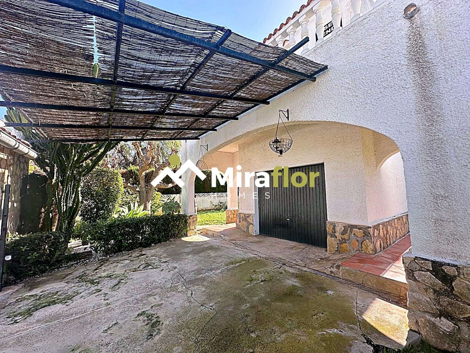5 bedroom Villa for sale in Denia with pool - € 598,000 (Ref: 8817485)