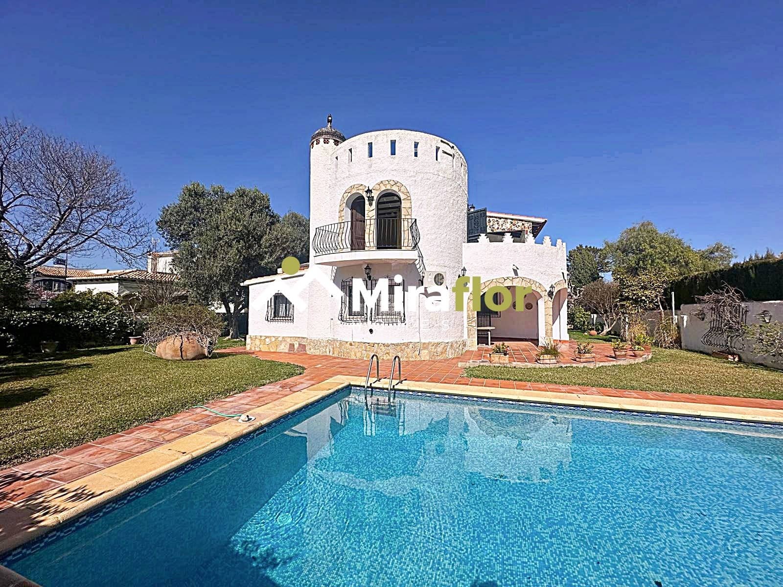 5 bedroom Villa for sale in Denia with pool - € 598,000 (Ref: 8817485)
