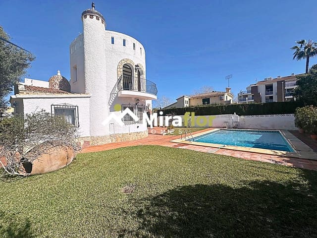 5 bedroom Villa for sale in Dénia with pool - € 598,000 (Ref: 8817485)