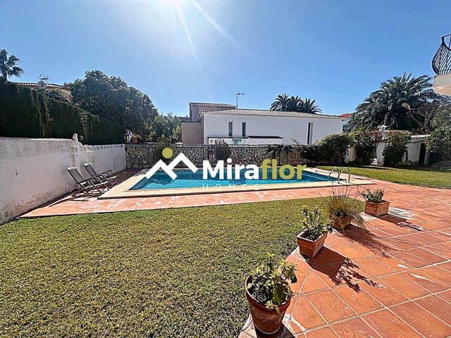 Chalet de 5 habitaciones en Dénia en venta con piscina - 598.000 € (Ref: 8817485)