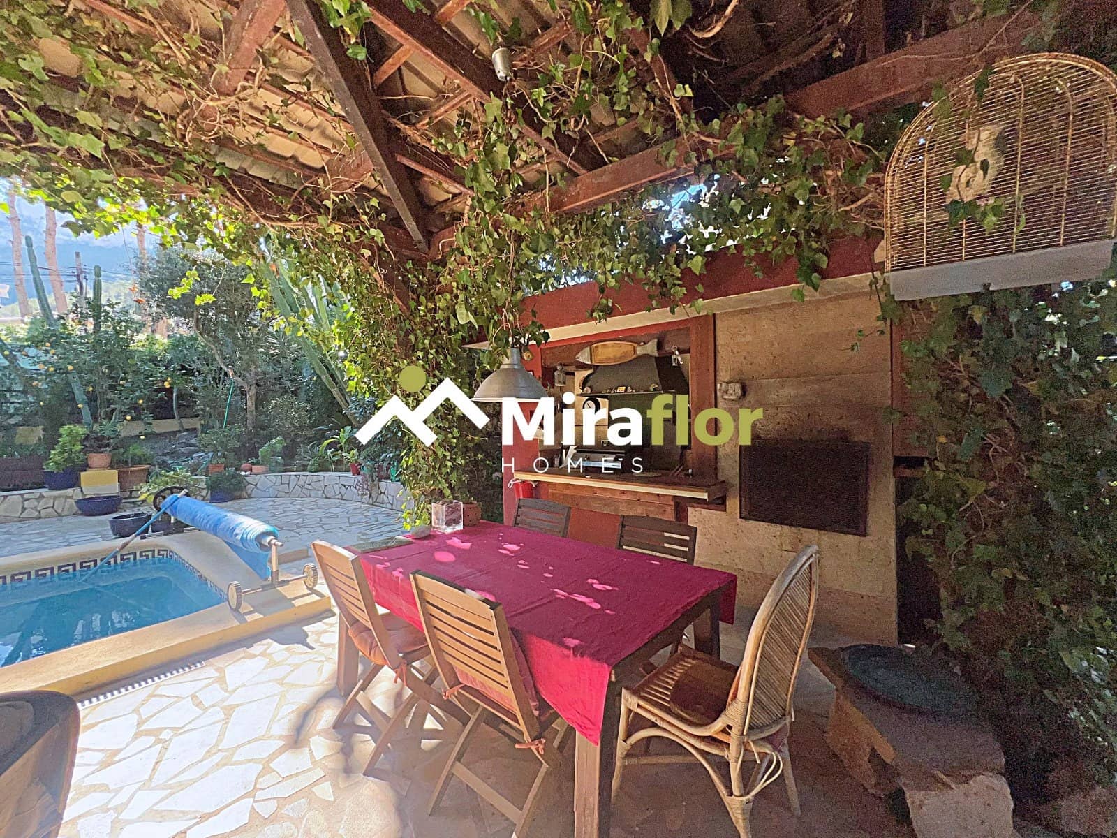 4 Zimmer Villa zu verkaufen in Denia mit Pool - 619.000 € (Ref: 8867491)