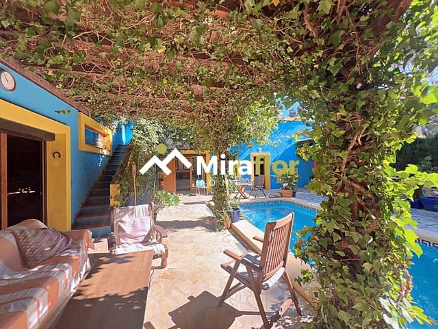 4 Zimmer Villa zu verkaufen in Dénia mit Pool - 619.000 € (Ref: 8867491)