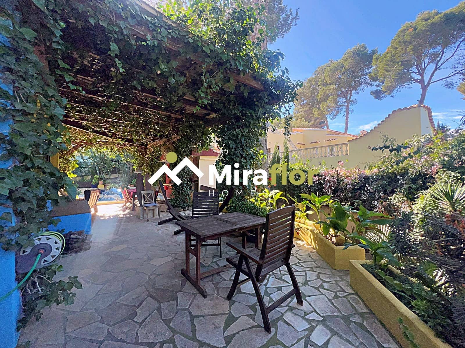 4 Zimmer Villa zu verkaufen in Denia mit Pool - 619.000 € (Ref: 8867491)