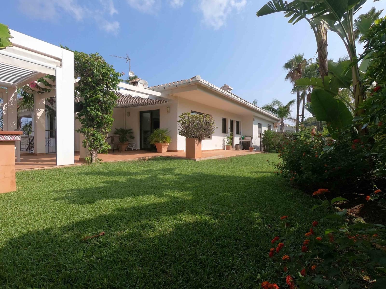 7 bedroom Villa for sale in Denia with pool - € 790,000 (Ref: 9005818)