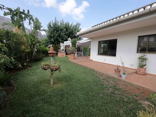 Chalet de 7 habitaciones en Dénia en venta con piscina - 790.000 € (Ref: 9005818)