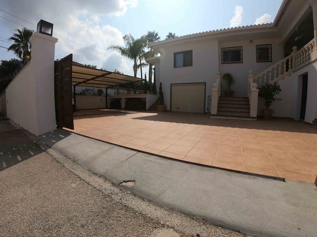 Chalet de 7 habitaciones en Dénia en venta con piscina - 790.000 € (Ref: 9005818)