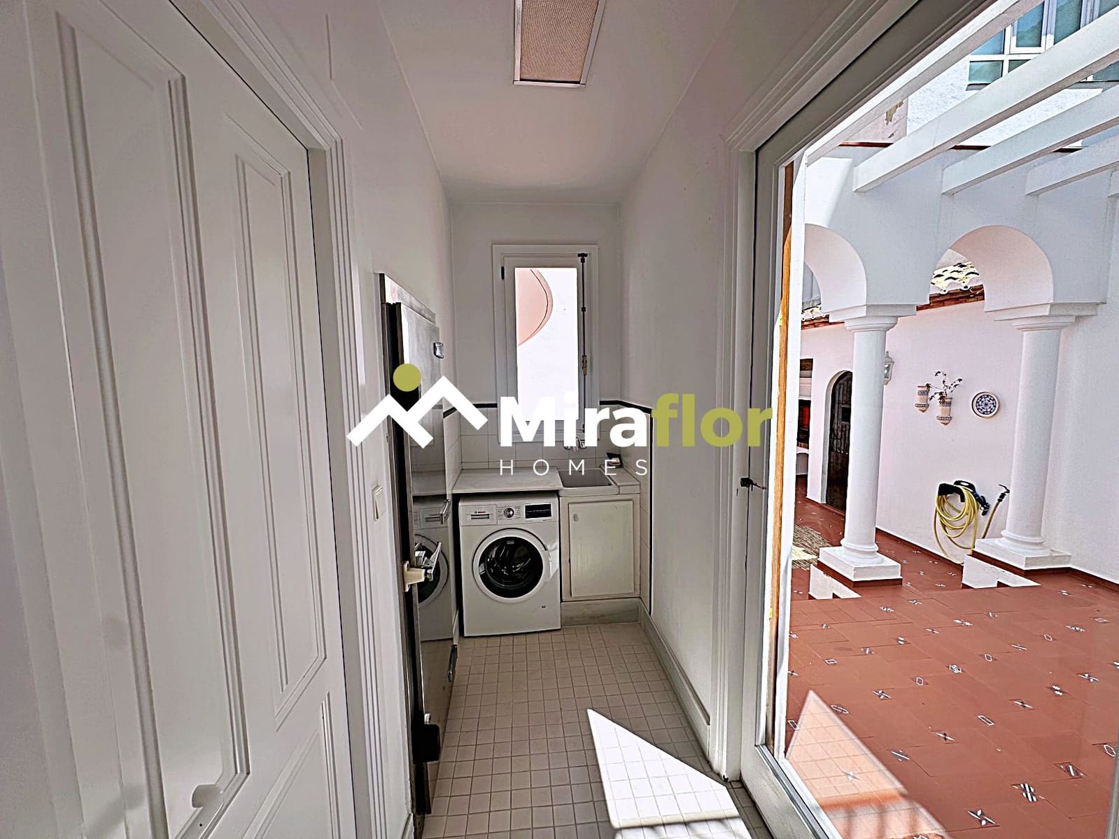 3 bedroom Townhouse for sale in Ondara - € 680,000 (Ref: 9017430)