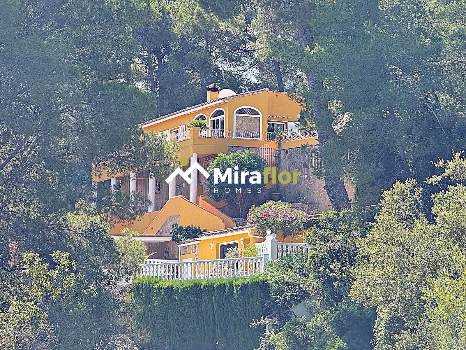 5 soveværelse Villa til salg i Benidoleig med swimmingpool - € 465.000 (Ref: 9110187)