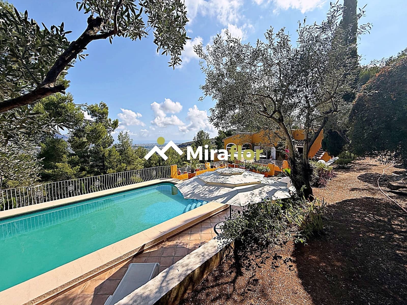 5 soveværelse Villa til salg i Benidoleig med swimmingpool - € 465.000 (Ref: 9110187)