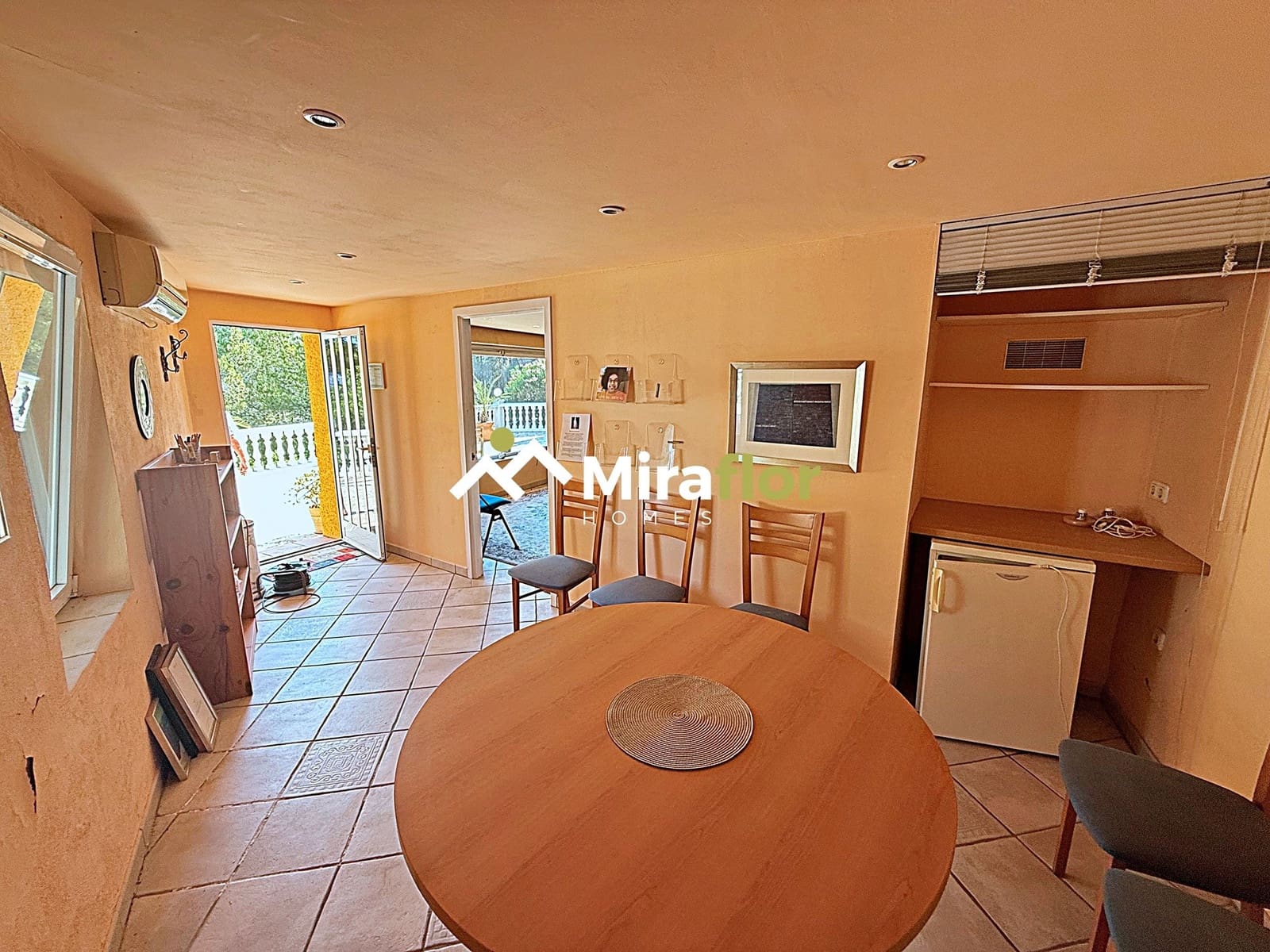 5 bedroom Villa for sale in Benidoleig with pool - € 455,000 (Ref: 9110187)