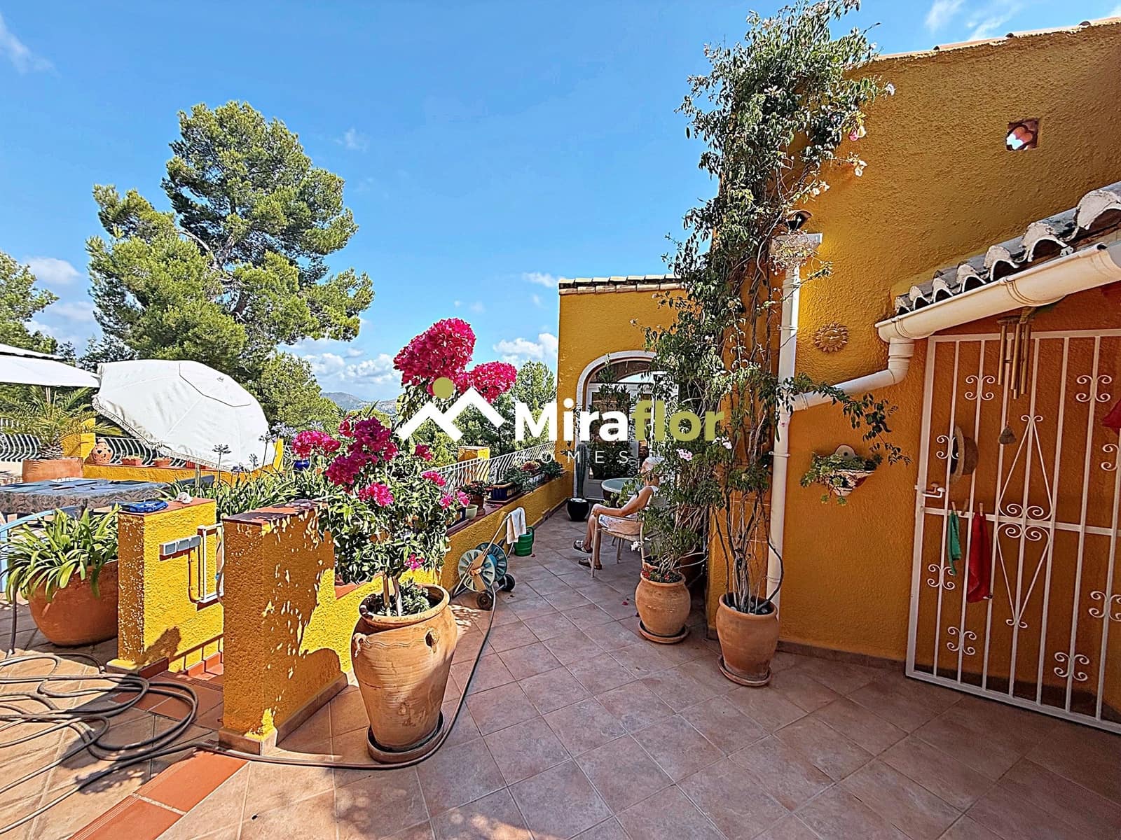 5 bedroom Villa for sale in Benidoleig with pool - € 455,000 (Ref: 9110187)