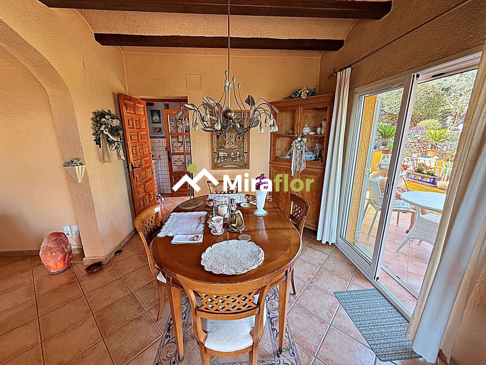 5 bedroom Villa for sale in Benidoleig with pool - € 455,000 (Ref: 9110187)