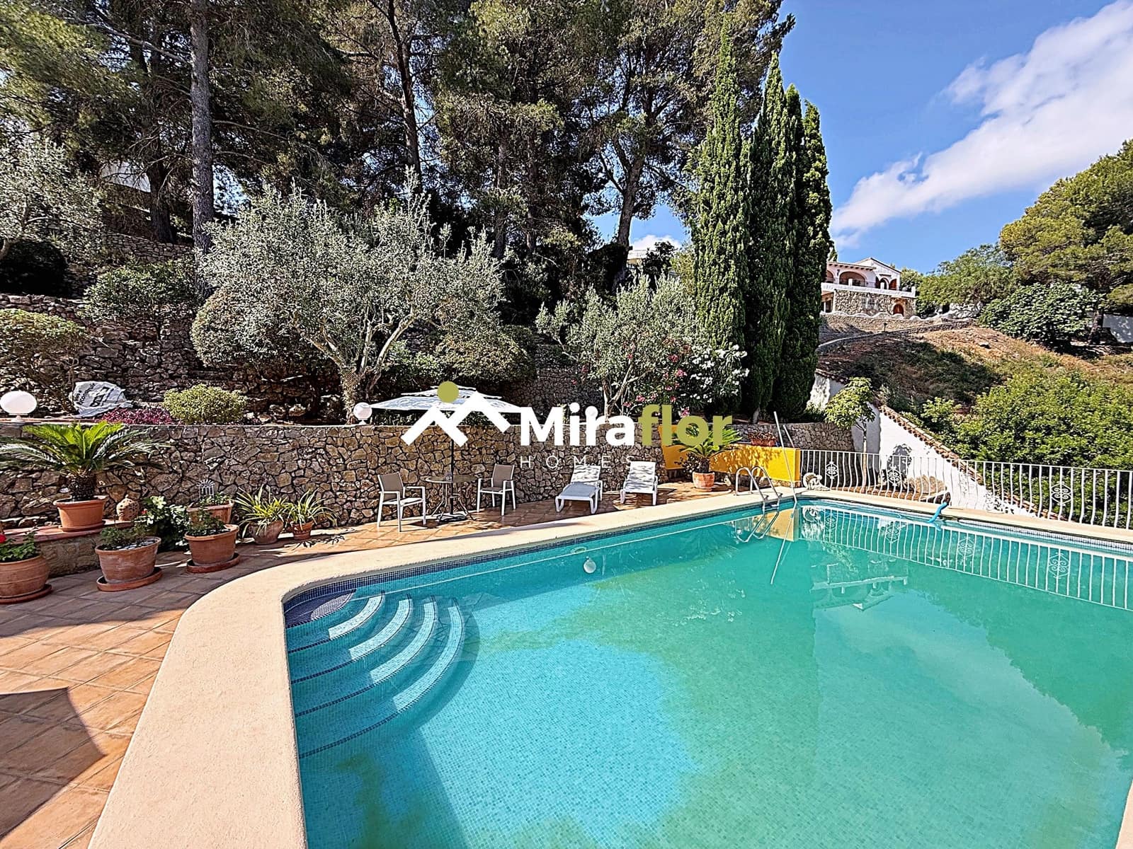 5 bedroom Villa for sale in Benidoleig with pool - € 455,000 (Ref: 9110187)