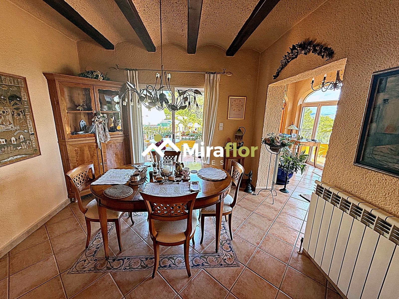 5 bedroom Villa for sale in Benidoleig with pool - € 455,000 (Ref: 9110187)