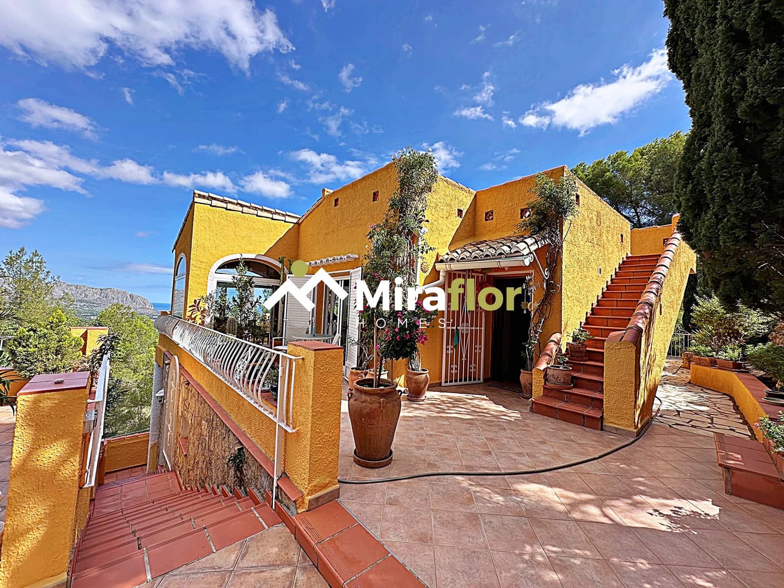 5 bedroom Villa for sale in Benidoleig with pool - € 455,000 (Ref: 9110187)