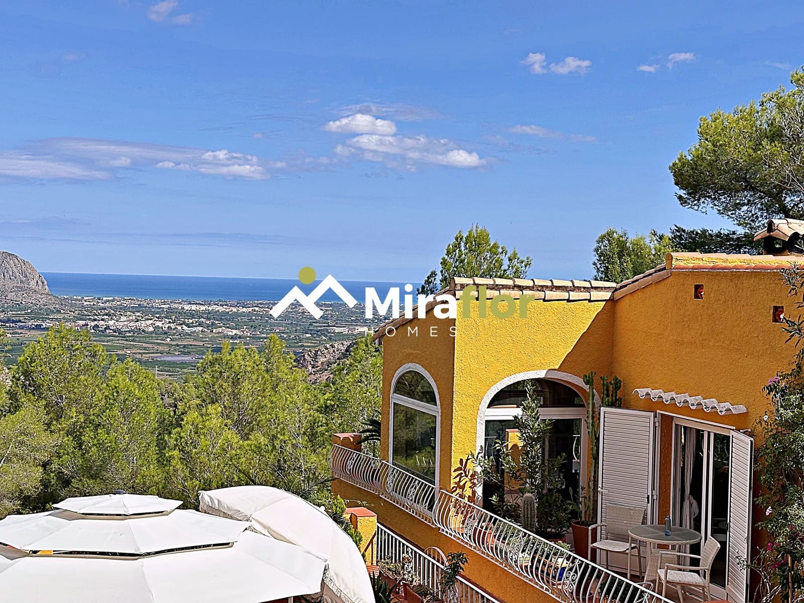 5 bedroom Villa for sale in Benidoleig with pool - € 455,000 (Ref: 9110187)