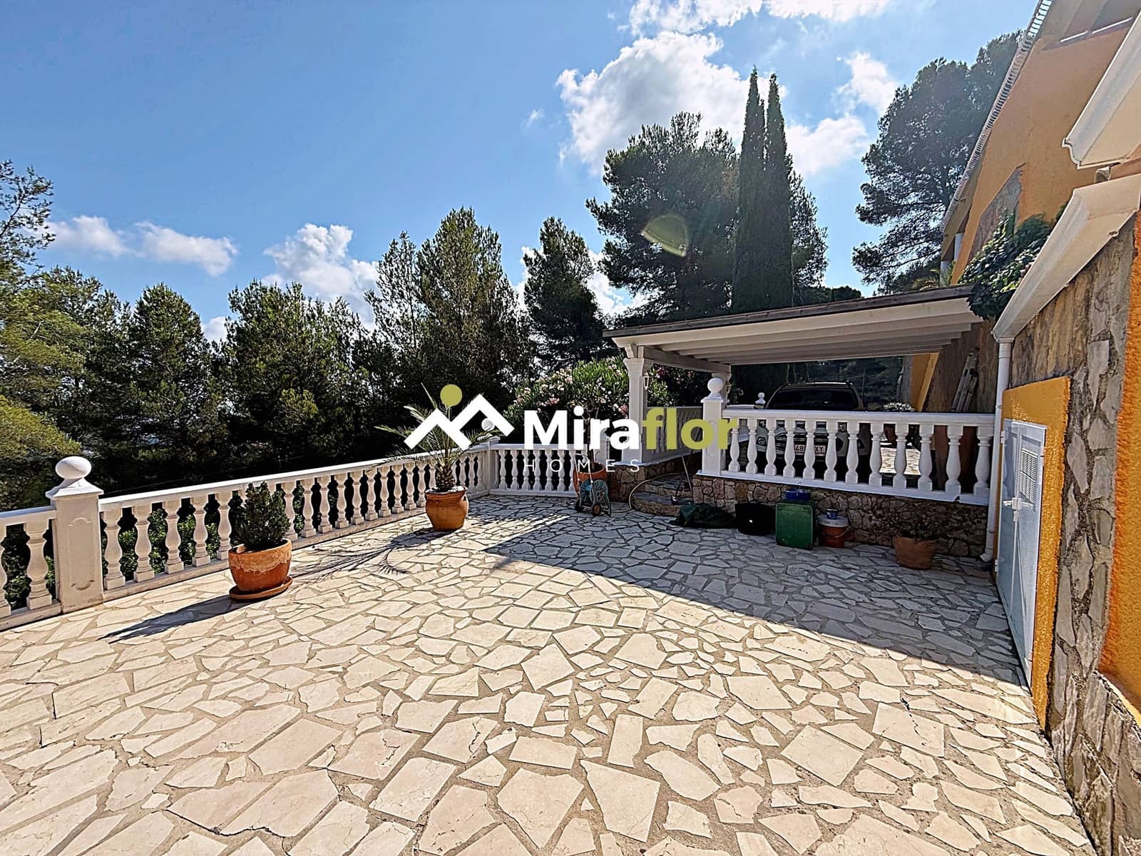 5 bedroom Villa for sale in Benidoleig with pool - € 455,000 (Ref: 9110187)