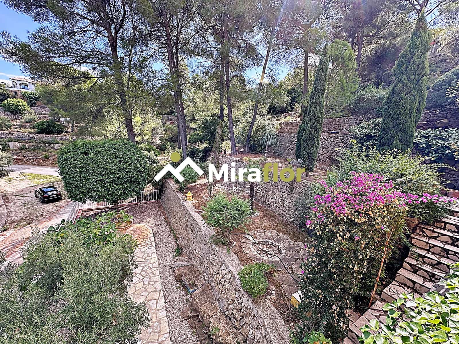 5 bedroom Villa for sale in Benidoleig with pool - € 455,000 (Ref: 9110187)